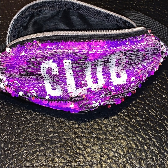 Flip side sequence phanny pack .Adjustable strap. - Picture 2 of 5